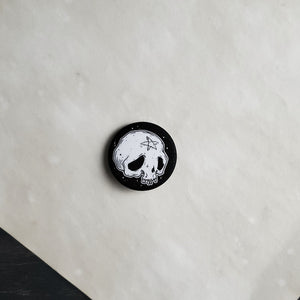 Star Skull pin badge