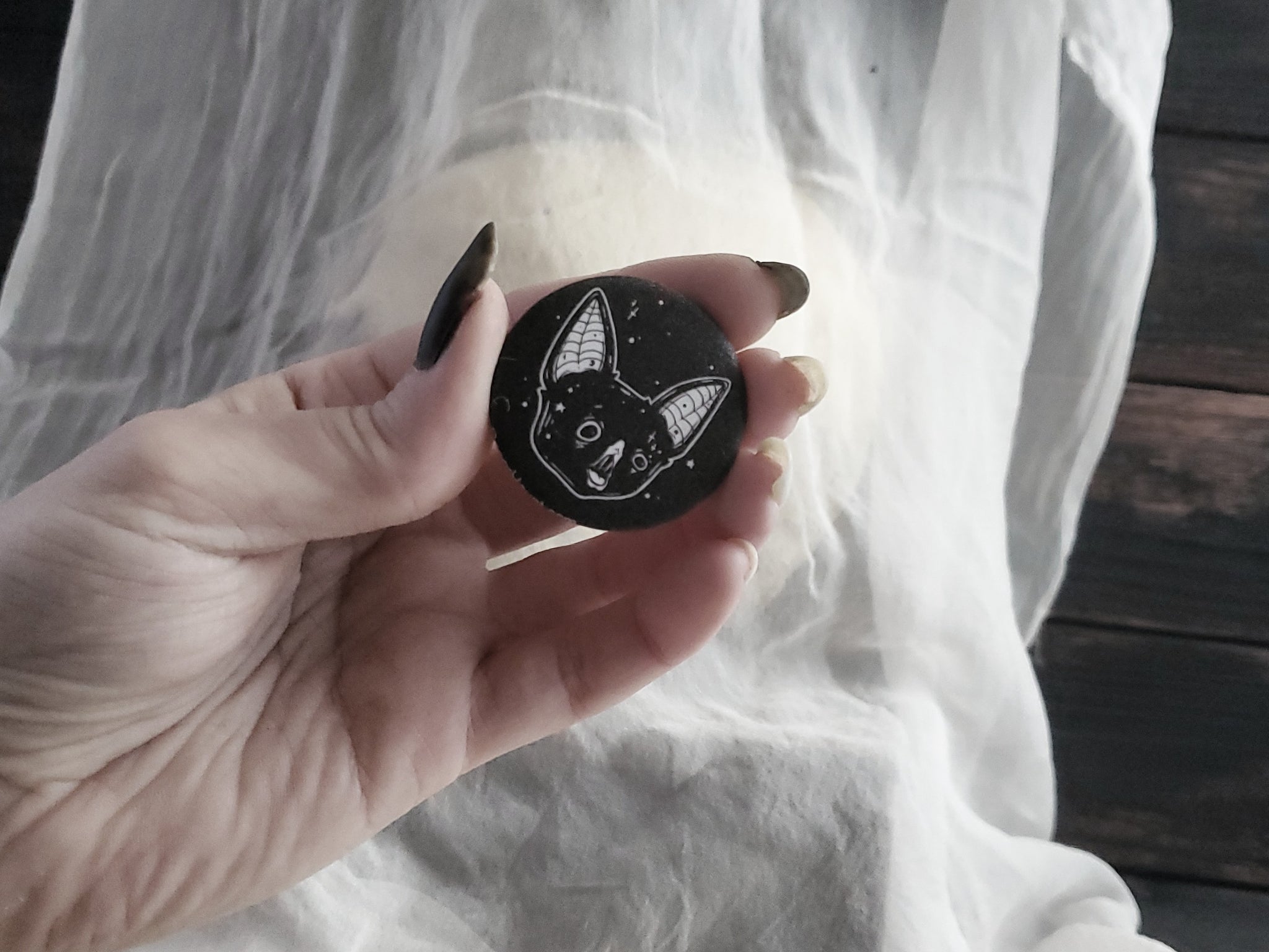 Vampire bat pin button badge - Wut